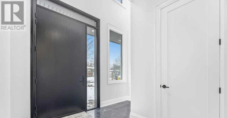 711 Hillview Crescent, Pickering, ON, L1W 2R6 - 2