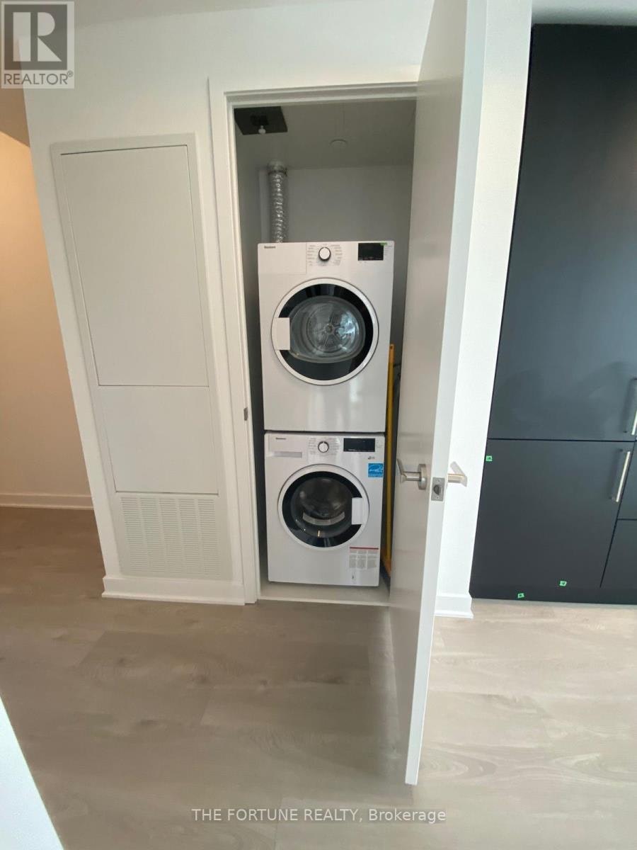 1709-3900 Confederation Parkway, Mississauga, ON, L5B 0M3 - 13