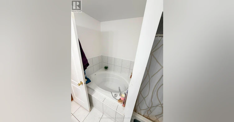 9 Farthingale Crescent, Brampton, ON, L7A 1R3 - 3