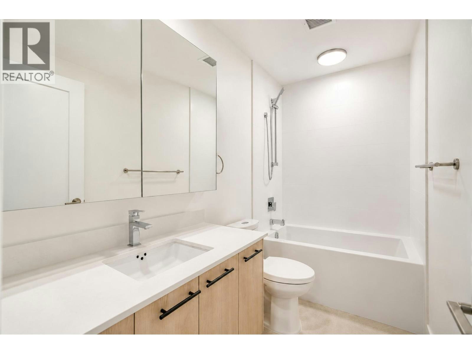 201-1380 Pridham Avenue - 4