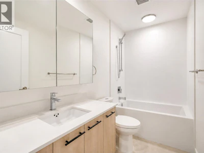 201-1380 Pridham Avenue - 4