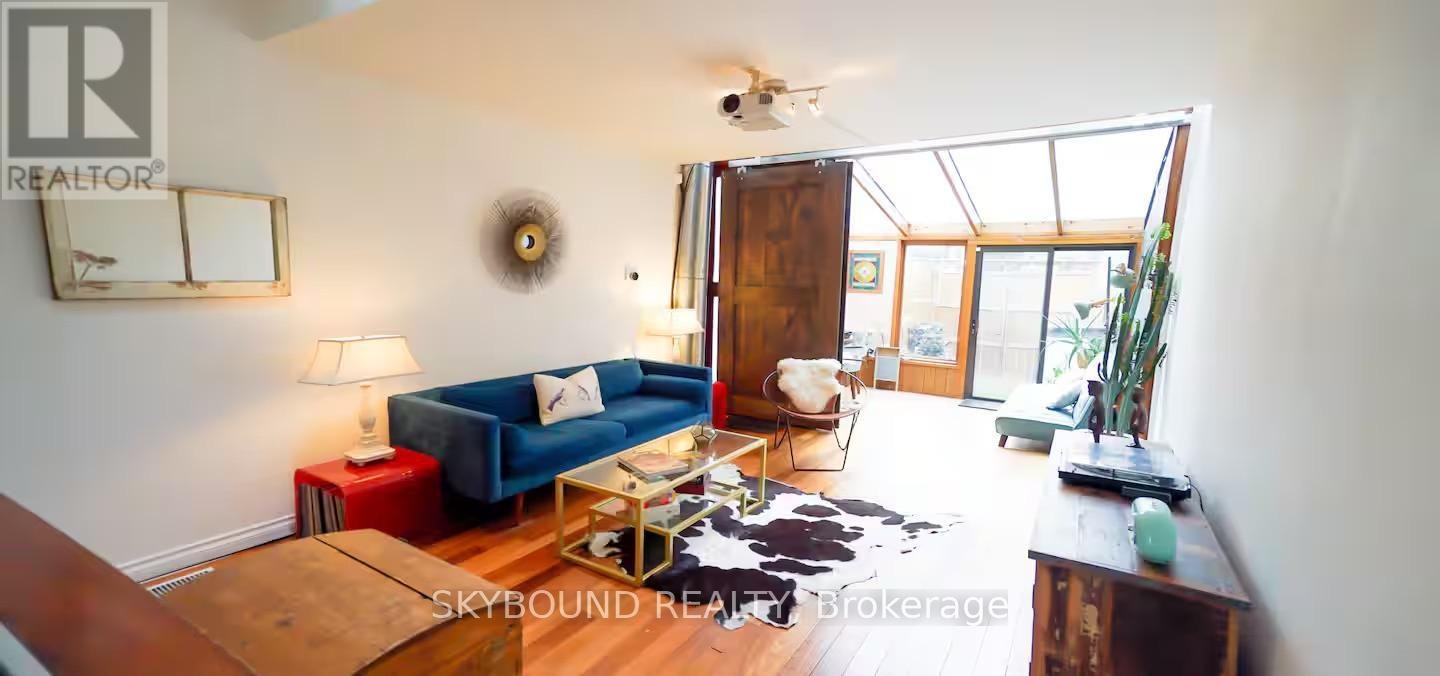 12 Ashby Place, Toronto, ON, M5A 3E3 - 2