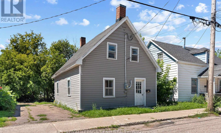 42 Bonnechere Street S