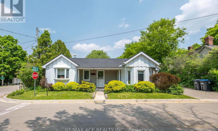 11 Maple Lane