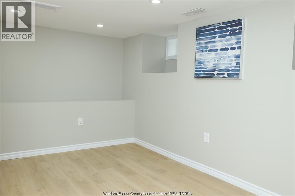 LOWER-935 Langlois Avenue, Windsor, ON, N9A 2H2 - 9