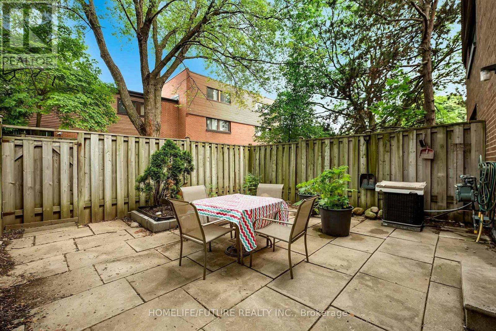 17 Song Meadoway, Toronto, ON, M2H 2T8 - 16