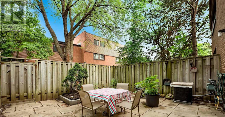 17 Song Meadoway, Toronto, ON, M2H 2T8 - 16
