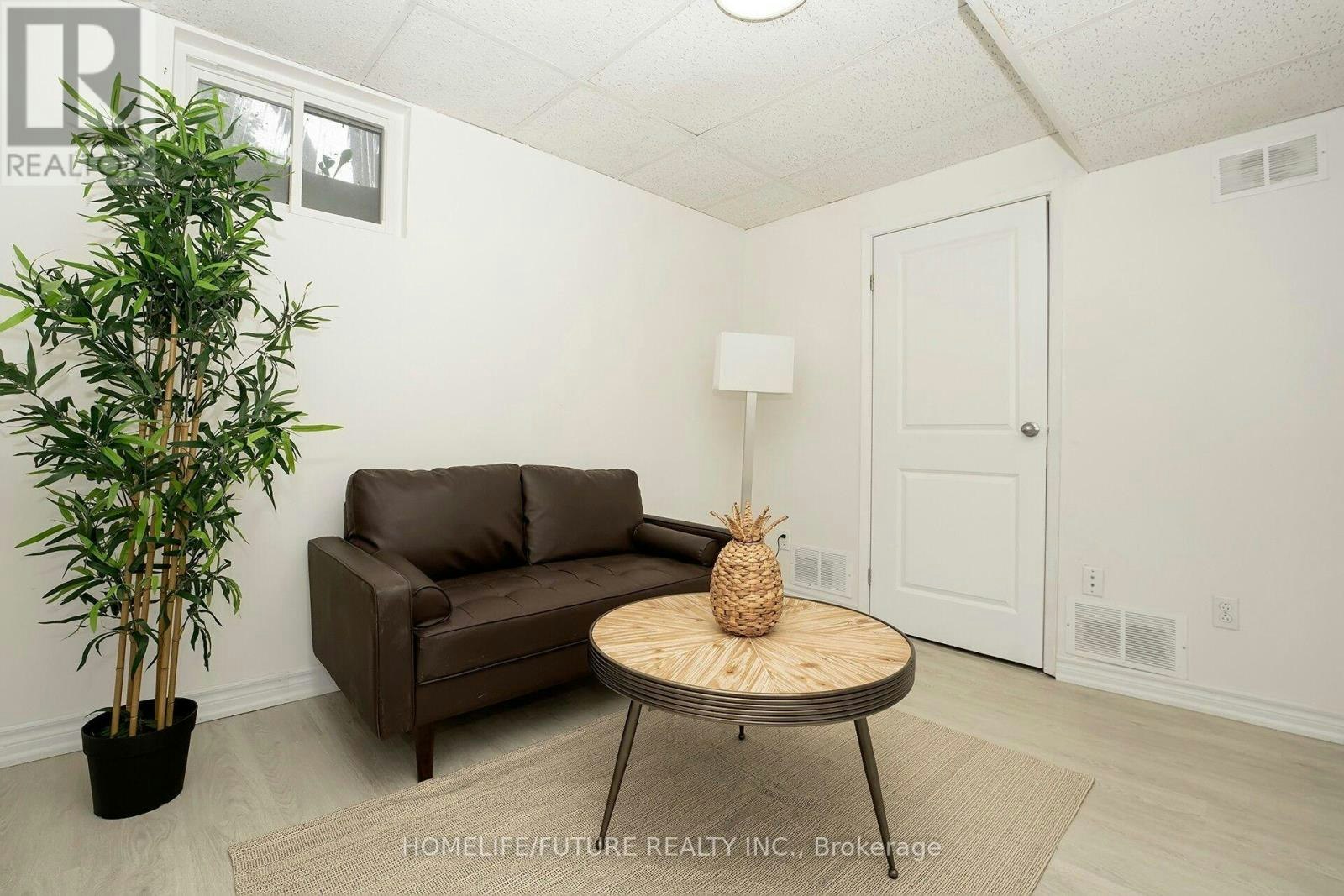 17 Song Meadoway, Toronto, ON, M2H 2T8 - 3