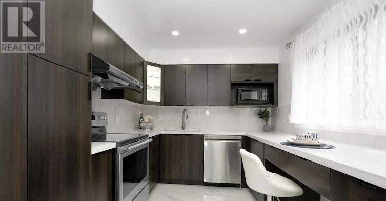 17 Song Meadoway, Toronto, ON, M2H 2T8 - 9