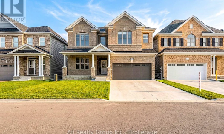 38 Mudminnow Crescent