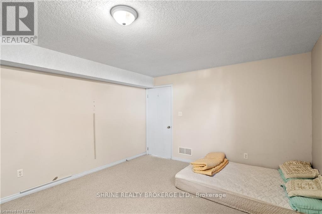 UPPER-1841 Foxwood Avenue, London, ON, N6G 0C4 - 32