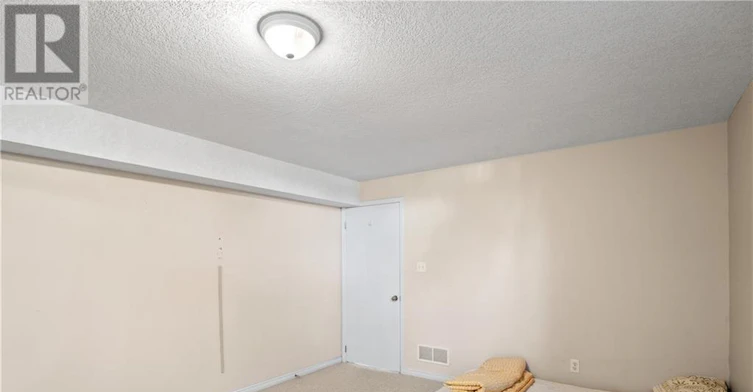 UPPER-1841 Foxwood Avenue, London, ON, N6G 0C4 - 32