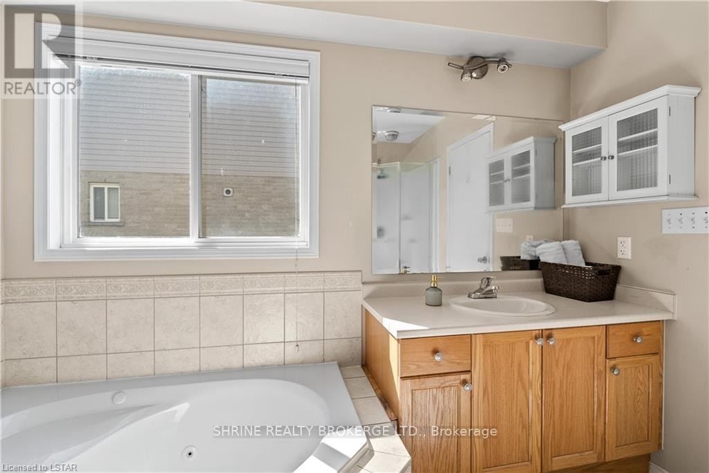 UPPER-1841 Foxwood Avenue, London, ON, N6G 0C4 - 15