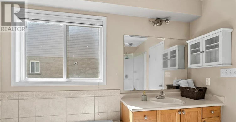 UPPER-1841 Foxwood Avenue, London, ON, N6G 0C4 - 15