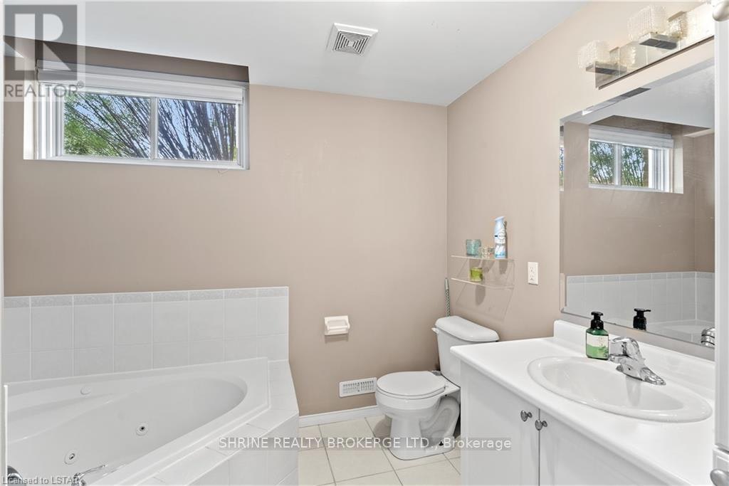 UPPER-1841 Foxwood Avenue, London, ON, N6G 0C4 - 33