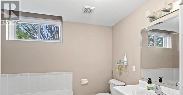 UPPER-1841 Foxwood Avenue, London, ON, N6G 0C4 - 33