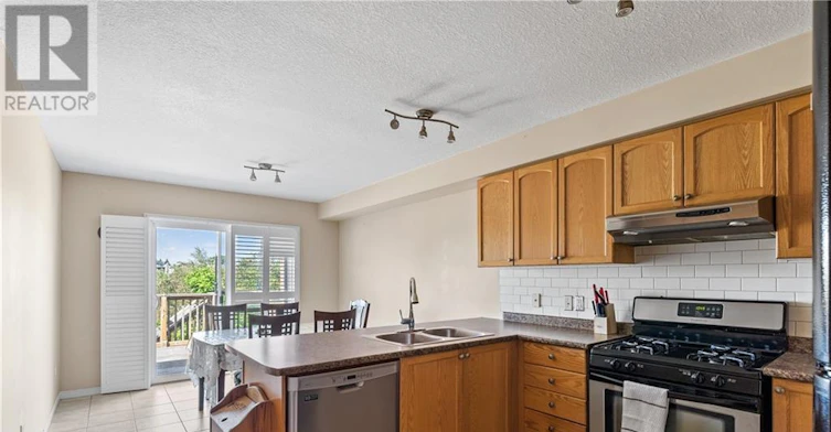 UPPER-1841 Foxwood Avenue, London, ON, N6G 0C4 - 11