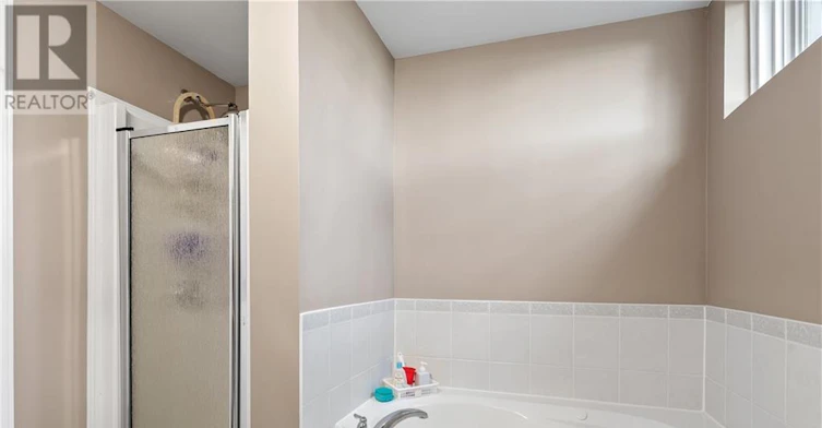 UPPER-1841 Foxwood Avenue, London, ON, N6G 0C4 - 34