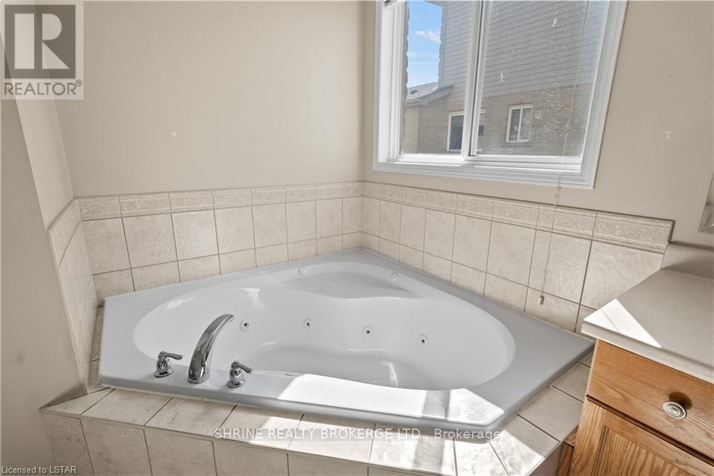 UPPER-1841 Foxwood Avenue, London, ON, N6G 0C4 - 14