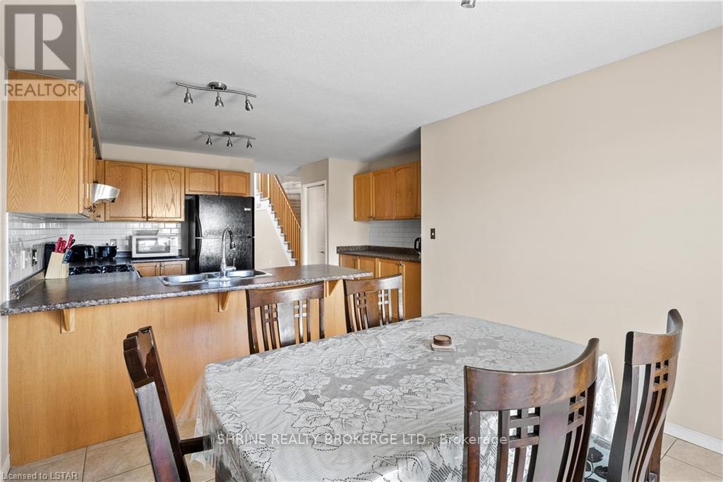 UPPER-1841 Foxwood Avenue, London, ON, N6G 0C4 - 12
