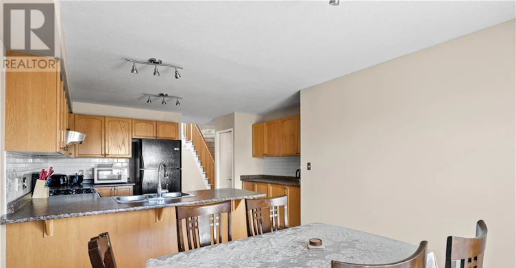 UPPER-1841 Foxwood Avenue, London, ON, N6G 0C4 - 12