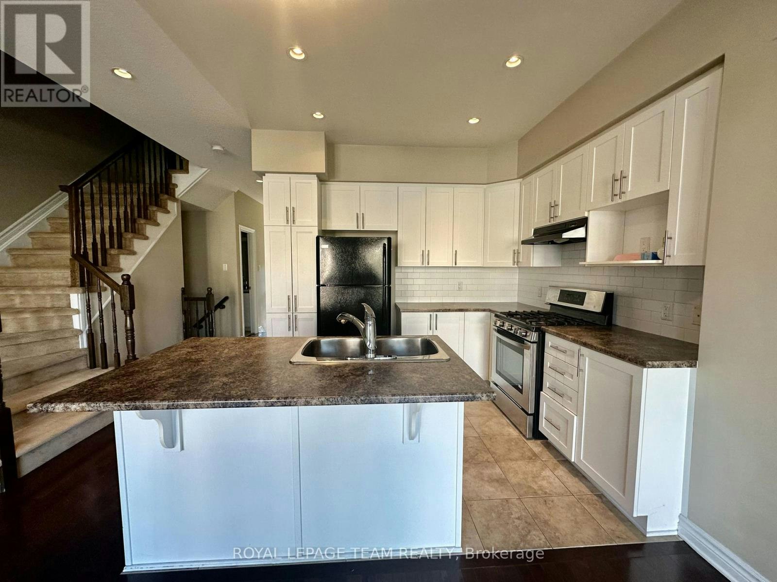 940 Cobble Hill Drive, Ottawa, ON, K2J 5P8 - 4