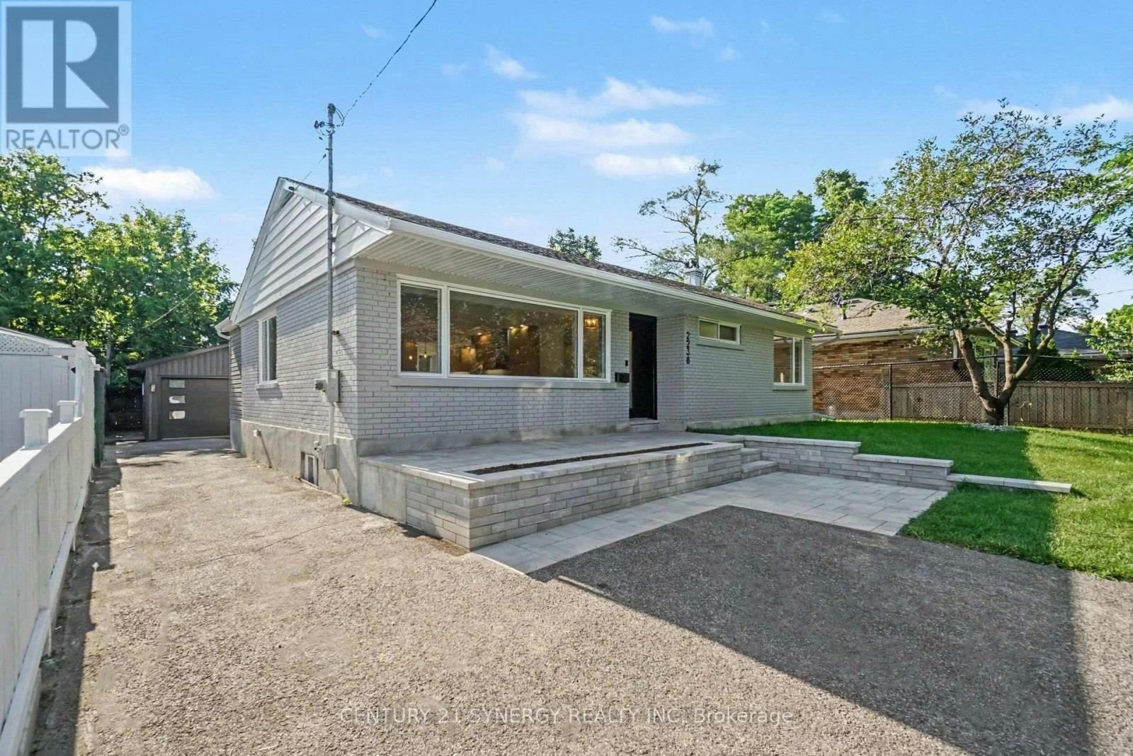 2238 Utah Street, Ottawa, ON, K1H 7W8