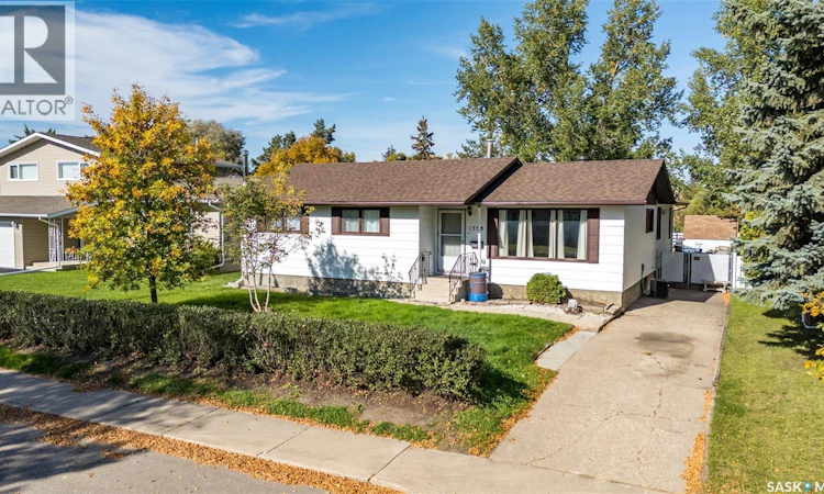 1338 Lacroix Crescent