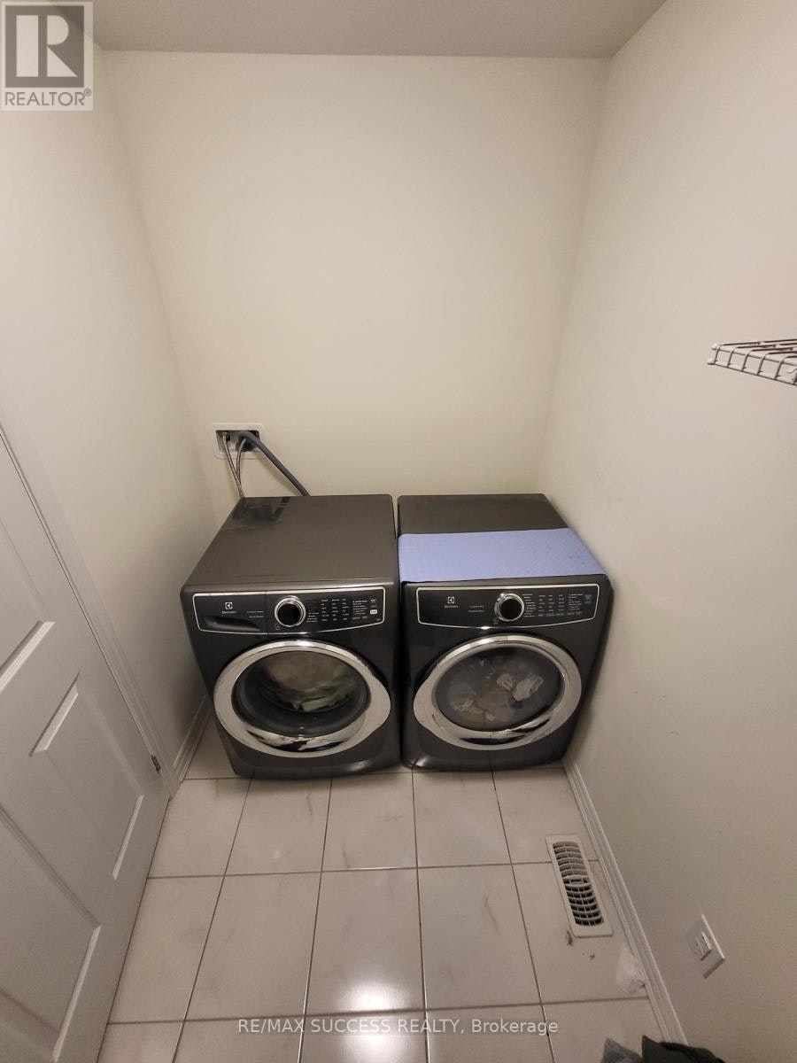 725 Kennedy Circle W, Milton, ON, L9E 1R9 - 11