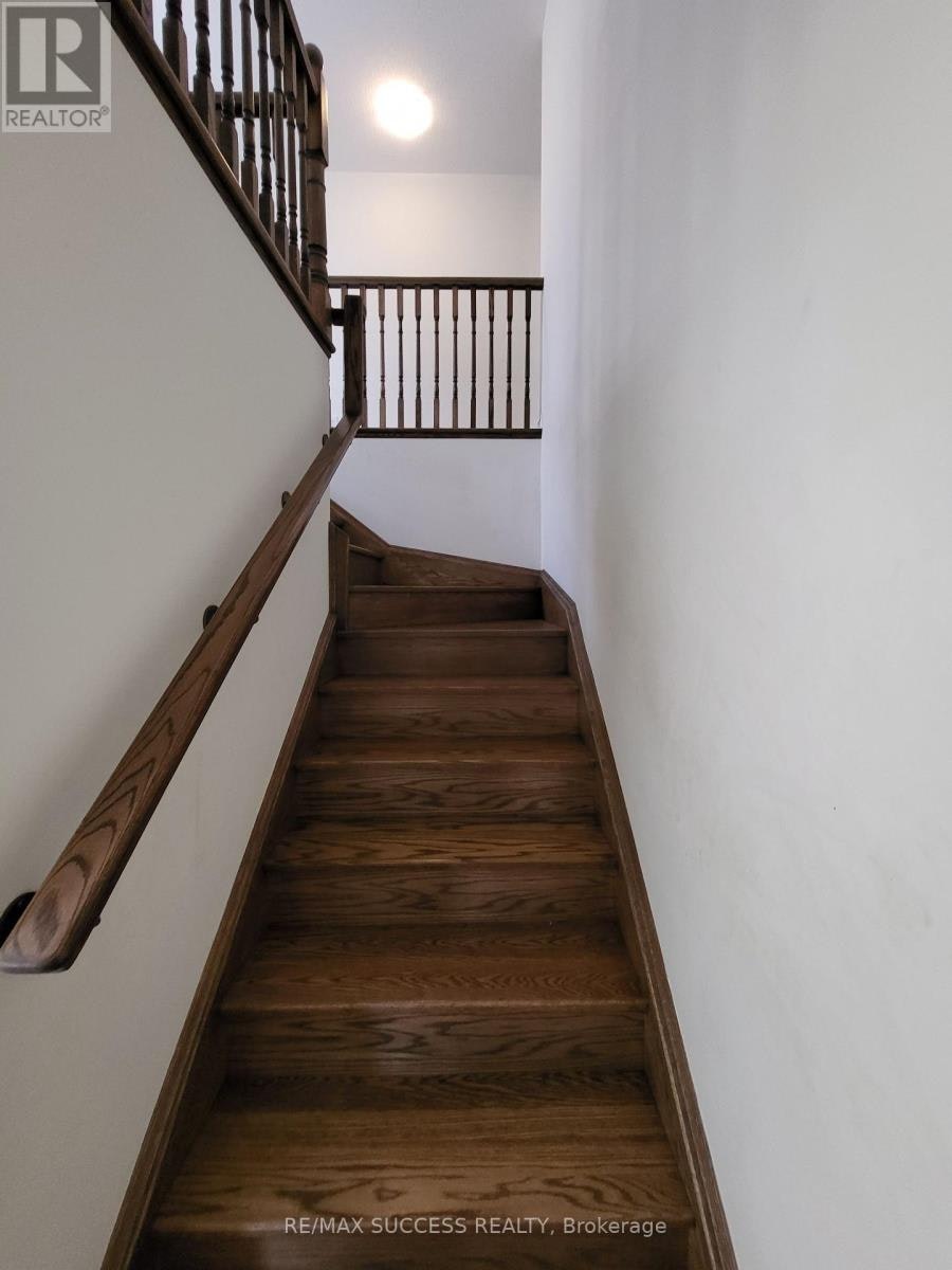 725 Kennedy Circle W, Milton, ON, L9E 1R9 - 8