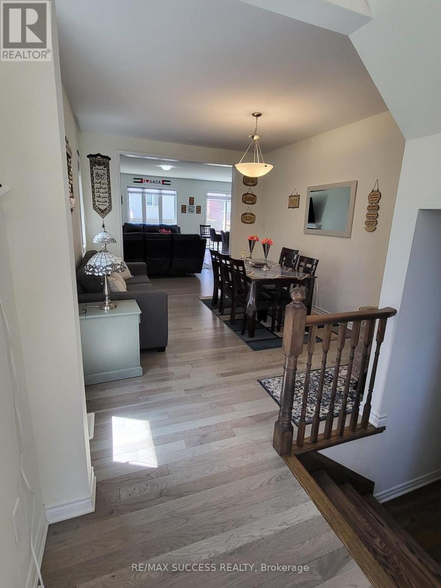 725 Kennedy Circle W, Milton, ON, L9E 1R9 - 4