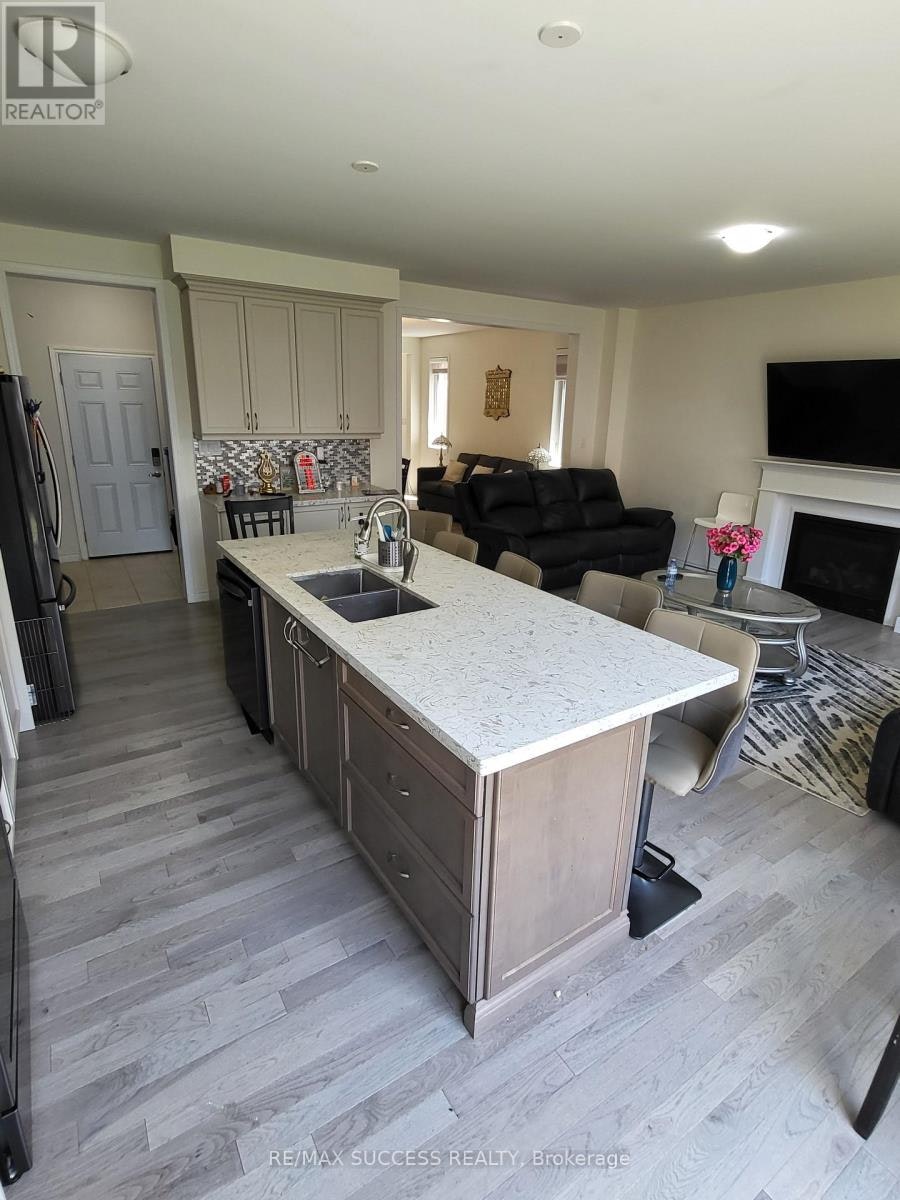 725 Kennedy Circle W, Milton, ON, L9E 1R9 - 7