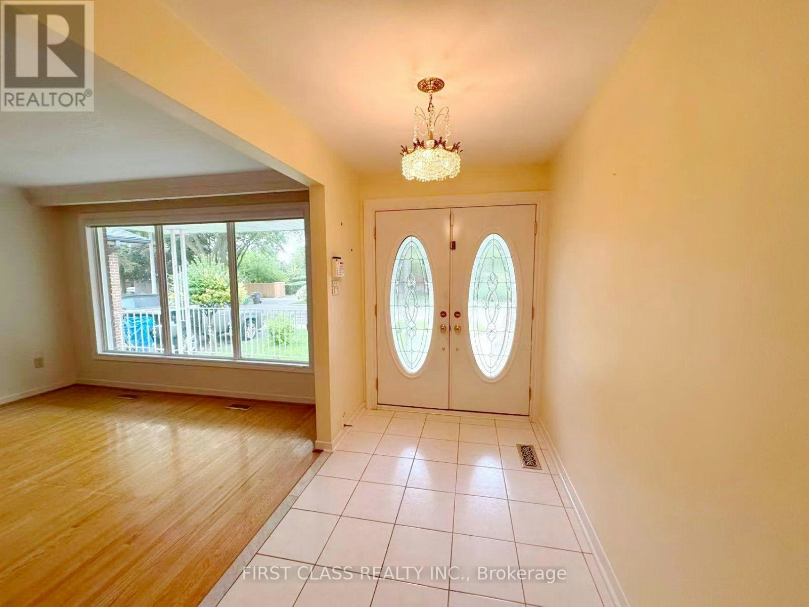 UPPER-1353 Myron Drive, Mississauga, ON, L5E 2N5 - 5