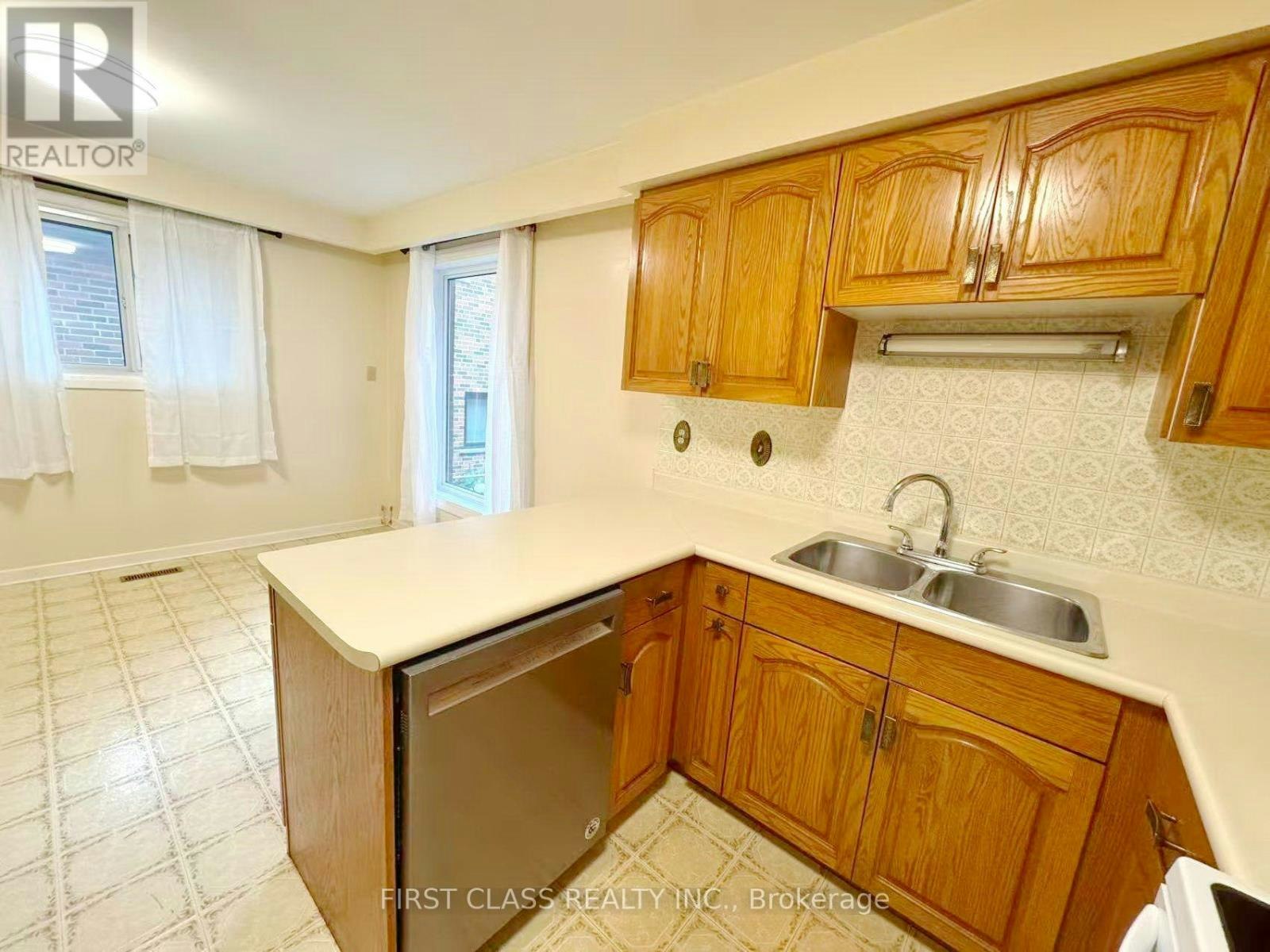 UPPER-1353 Myron Drive, Mississauga, ON, L5E 2N5 - 12