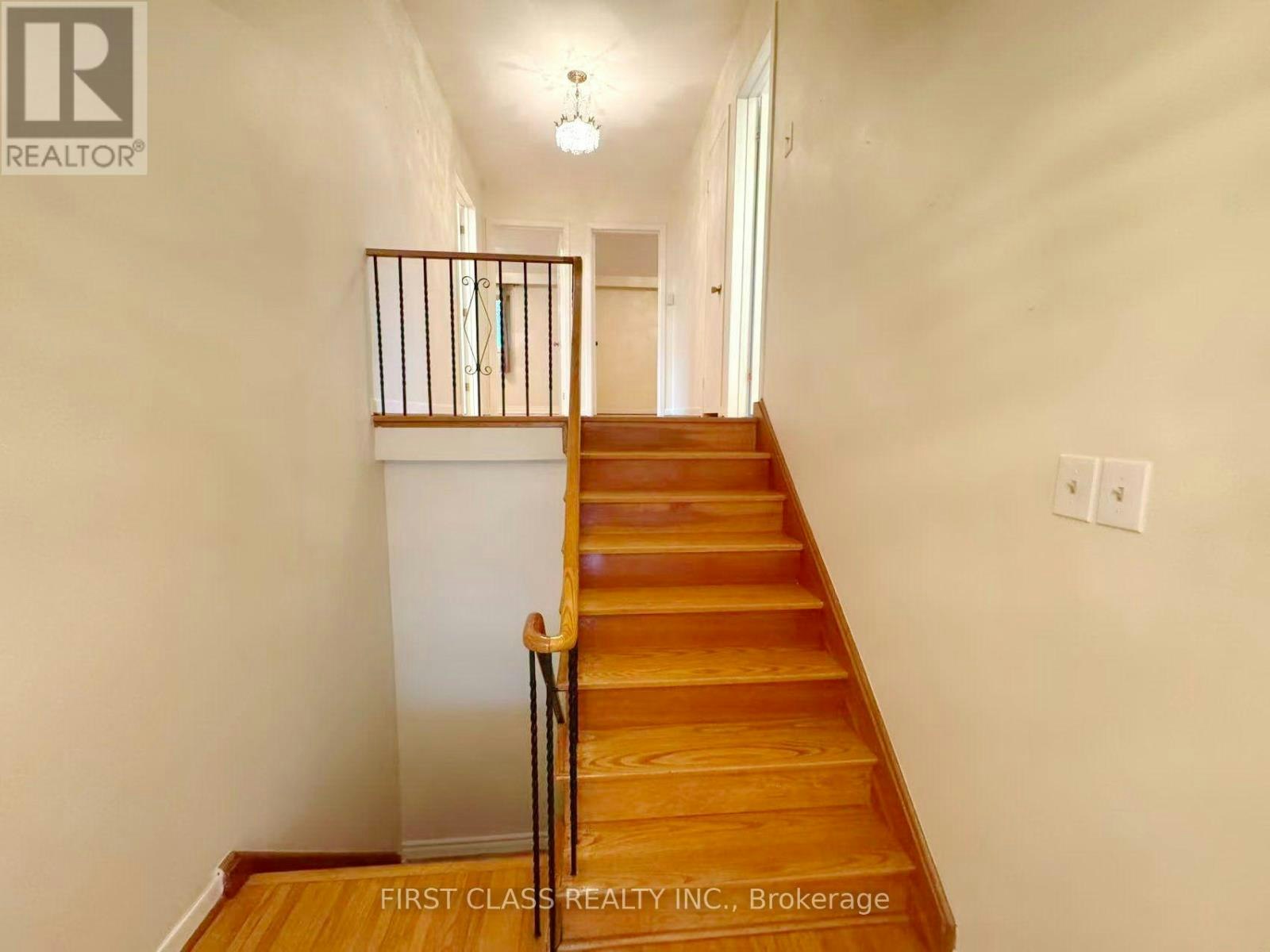 UPPER-1353 Myron Drive, Mississauga, ON, L5E 2N5 - 17