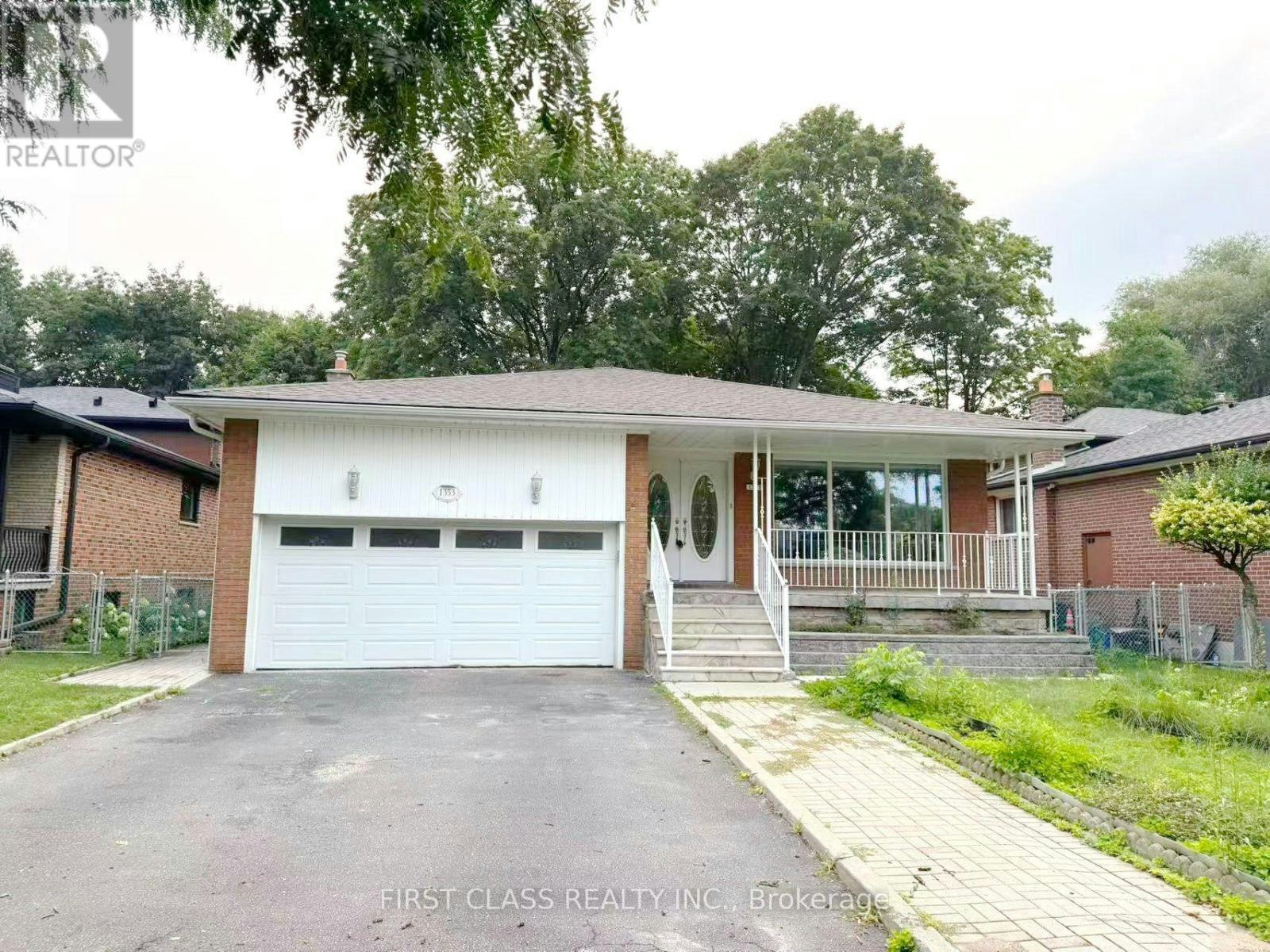 UPPER-1353 Myron Drive, Mississauga, ON, L5E 2N5