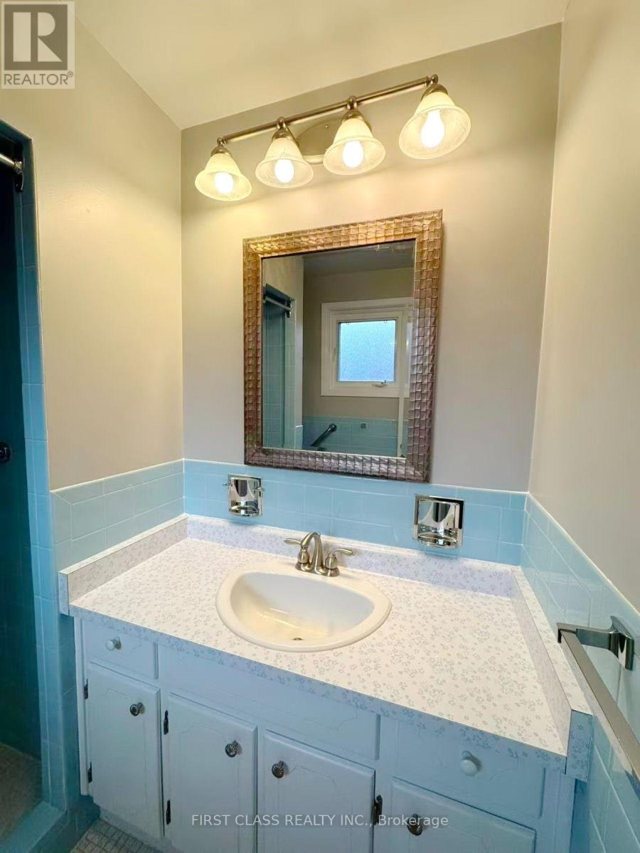 UPPER-1353 Myron Drive, Mississauga, ON, L5E 2N5 - 24