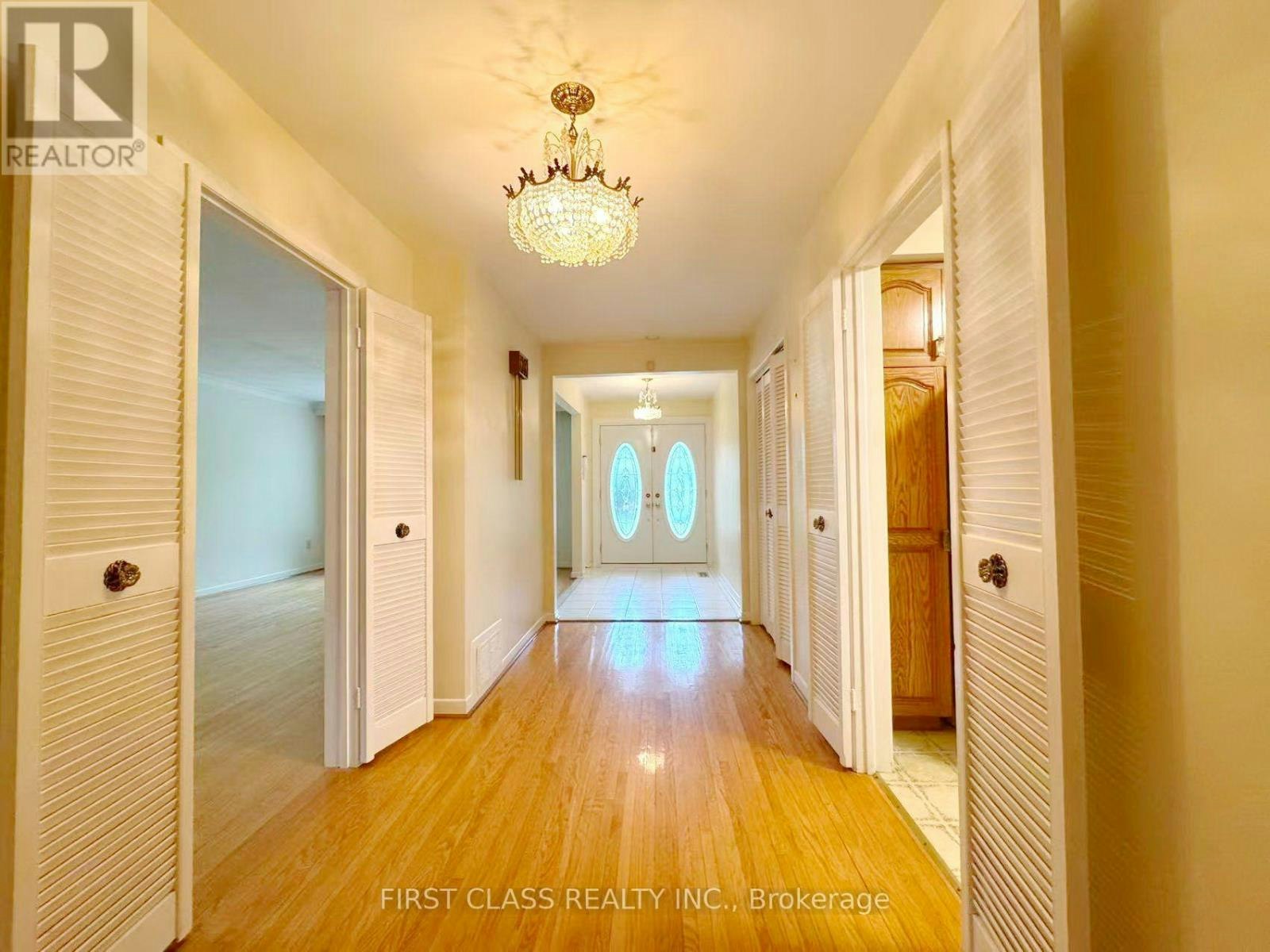 UPPER-1353 Myron Drive, Mississauga, ON, L5E 2N5 - 4