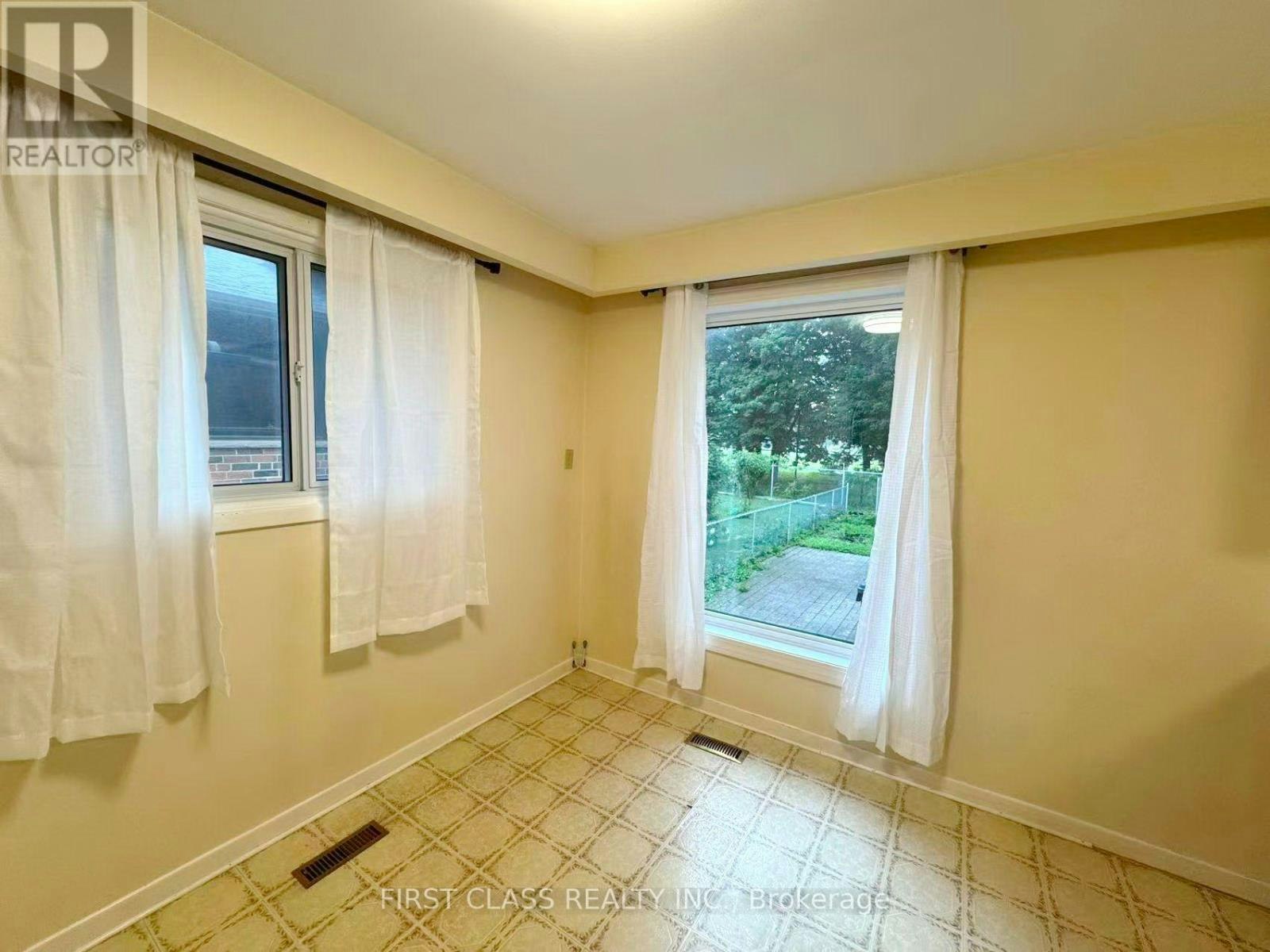 UPPER-1353 Myron Drive, Mississauga, ON, L5E 2N5 - 16