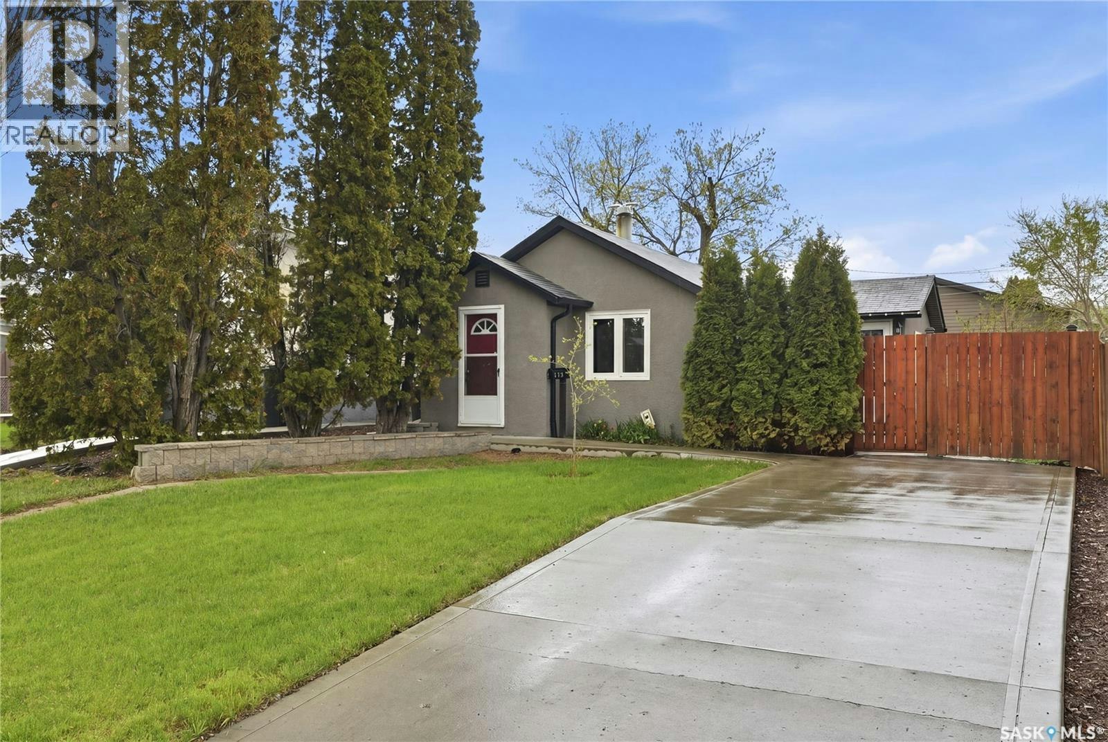 908 L Avenue N, Saskatoon, SK, S7L 2R6