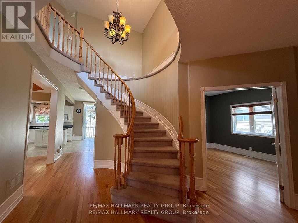 1111 Lichen Avenue, Ottawa, ON, K4A 4A7 - 4