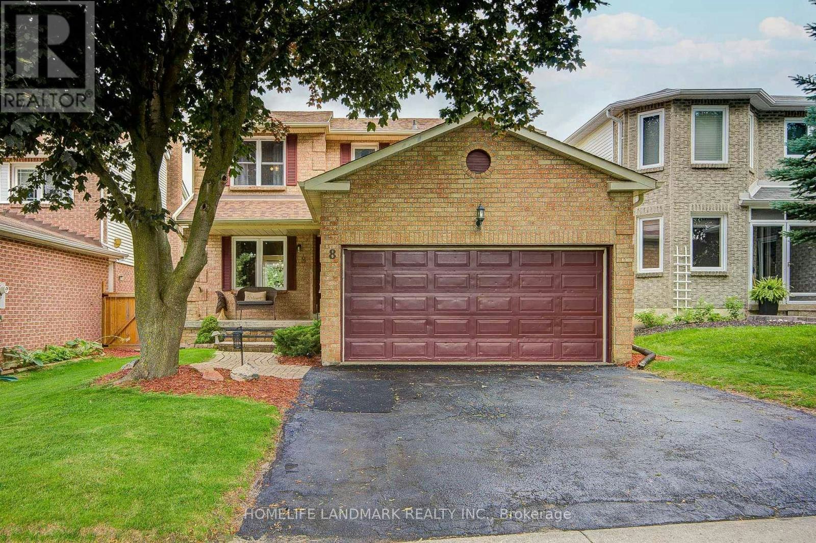 8 Closs Square, Aurora, ON, L4G 5H7