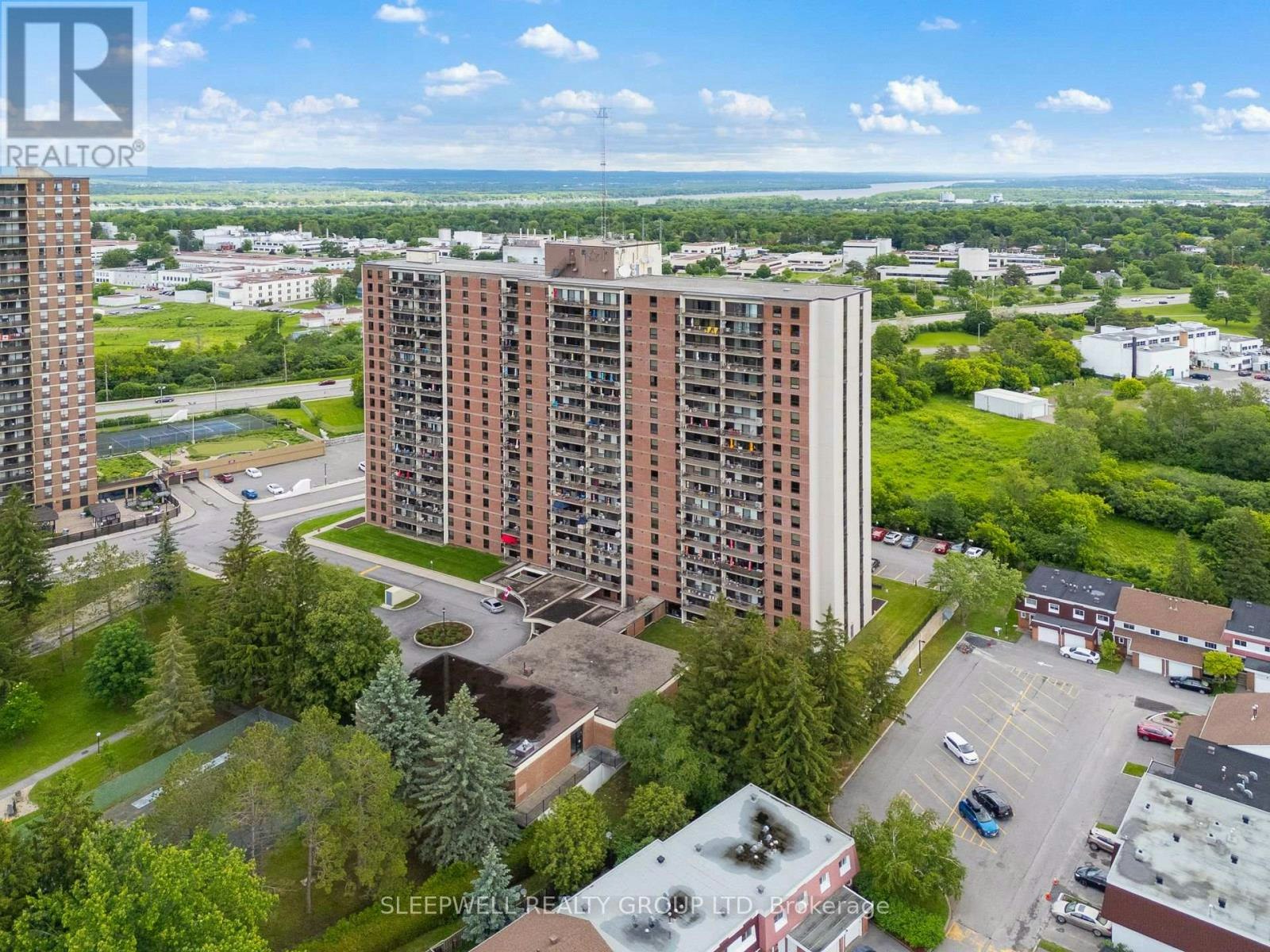 712-665 Bathgate Drive, Ottawa, ON, K1K 3Y4
