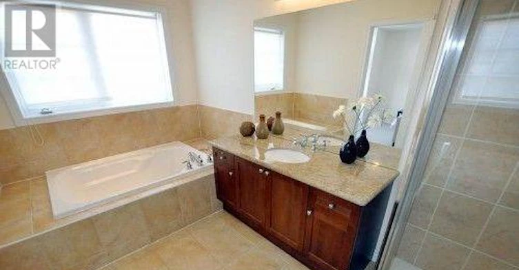 16-584 Tapestry Lane, Newmarket, ON, L3X 3C9 - 7