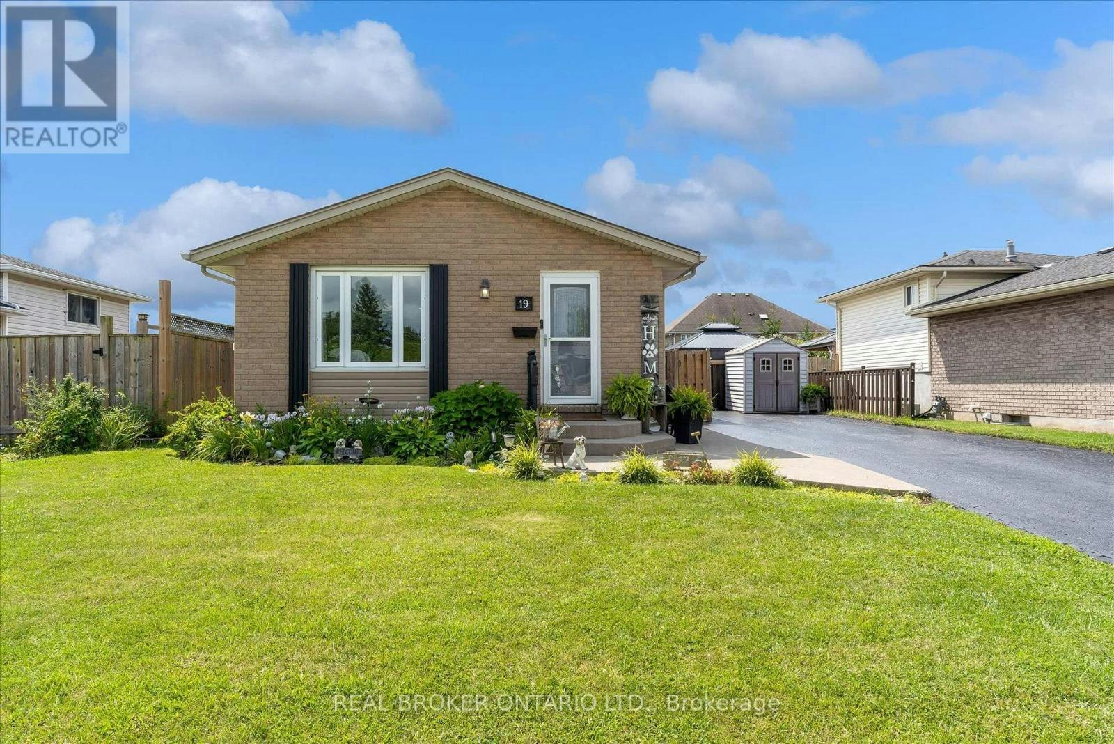 19 Acadia Drive, Welland, ON, L3C 6L4