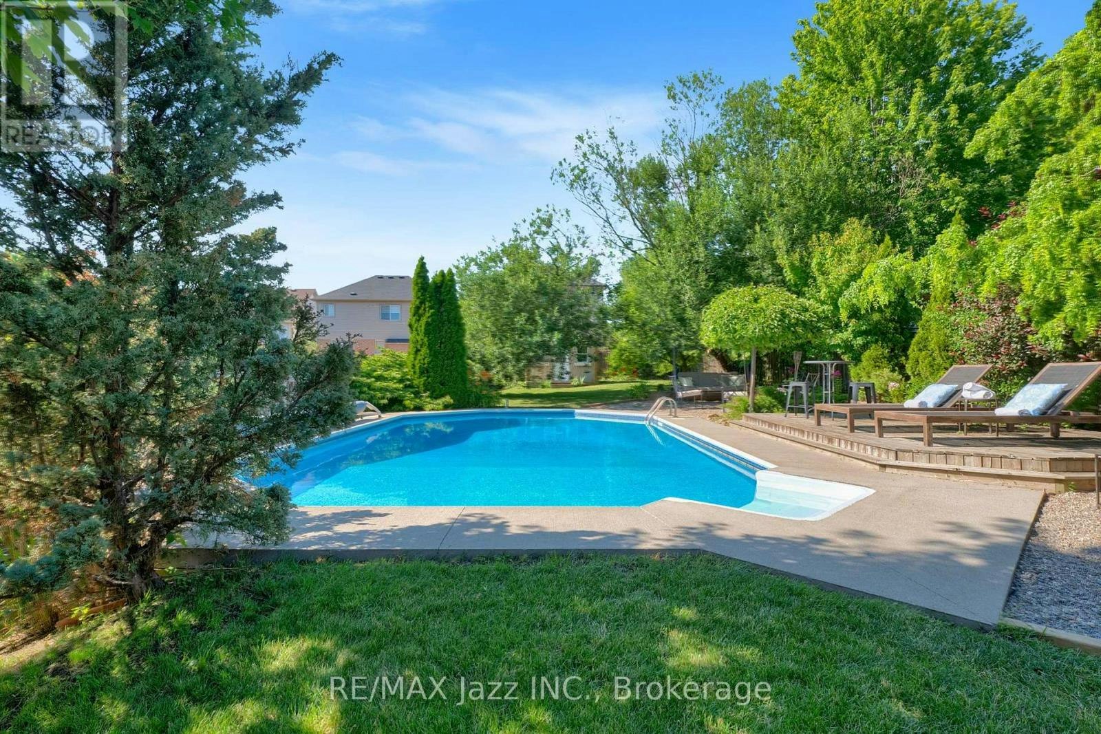 1098 Keswick Court, Oshawa, ON, L1K 2V2