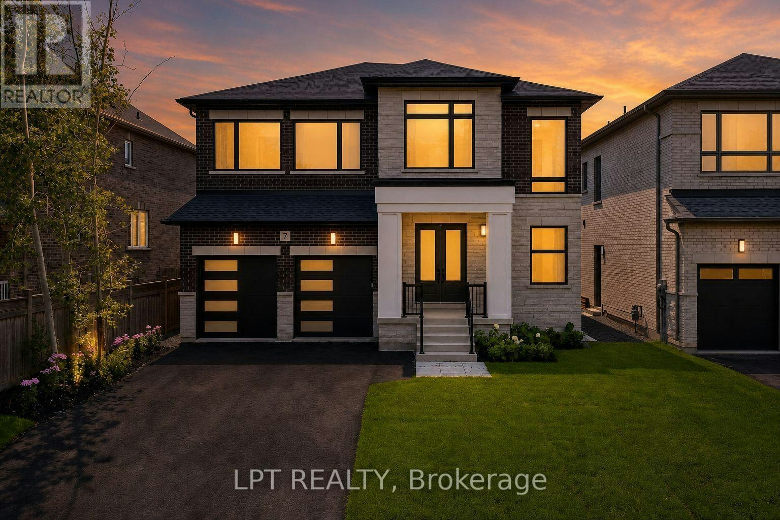 7 Richmond Park Drive, Georgina, ON, L4P 0H2