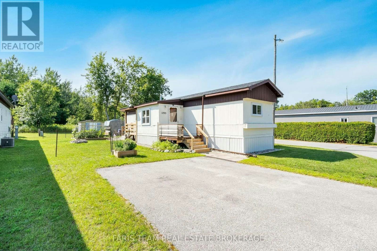 1295 Hilltop Road, Severn, ON, L3V 0V1