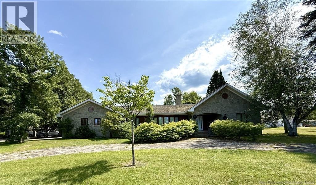 728 St Pierre Boulevard Ouest, Caraquet, NB, E1W 1A1