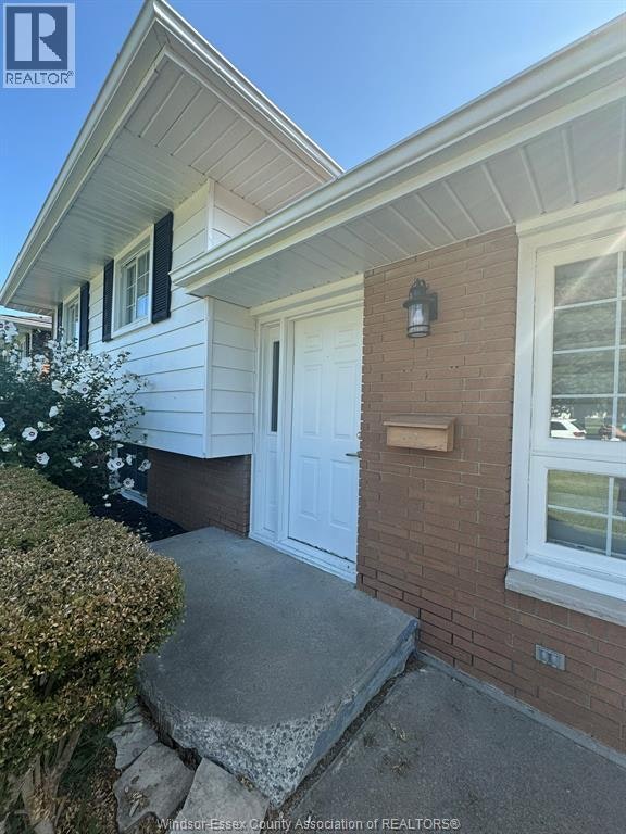1860 Service Road, Kingsville, ON, N0P 2G0 - 2